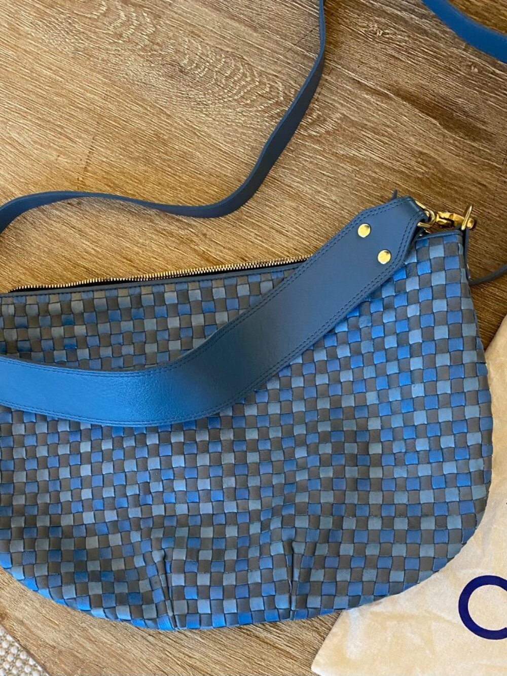Clare V Moyen Messenger - Picture 2 of 5